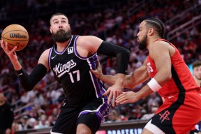 爱游戏包含尼斯发布备战花絮；加时末段伤情更新；NBA季后赛任务艰巨；阵容厚度经受考验的词条